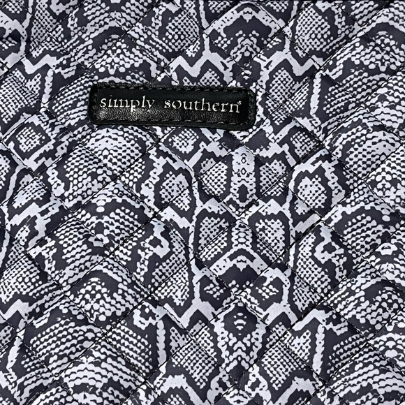 - Simply Southern Brush Makeup Bag - Snake - Picture 2 of 4